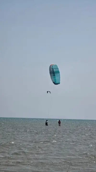 Riding the shallow reefs